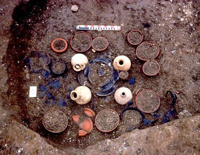 Late 1st century cremation grave from Winchester with 22 pottery vessels (copyright Winchester Museums)